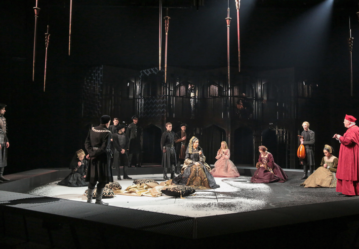 The full company of actors in The Other Boleyn Girl in full traditional Tudor costume on the Festival Theatre stage